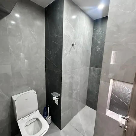 Near Finikoudes 1 Daire *