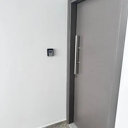 Near Finikoudes 1 Апартаменты Ларнака