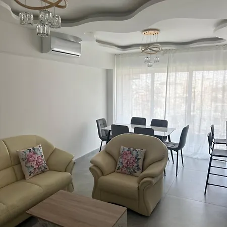 Near Finikoudes 1 דירה *