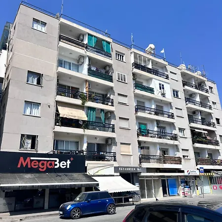 Near Finikoudes 1 דירה