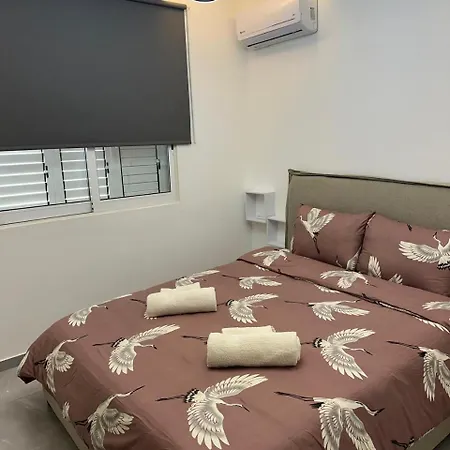 Near Finikoudes 1 דירה לרנקה