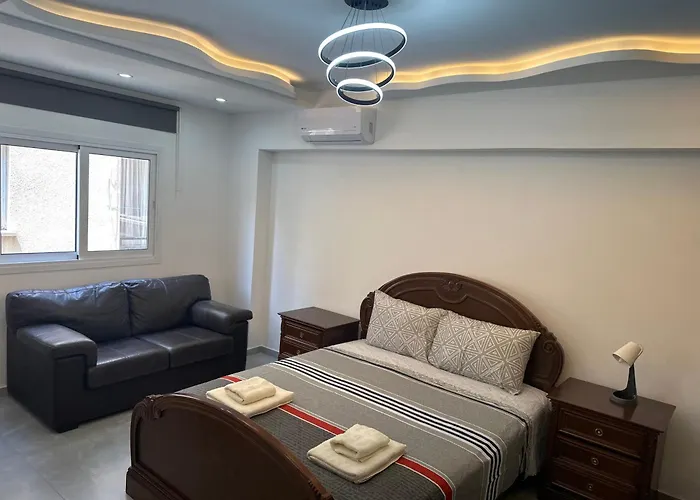 Near Finikoudes 1 アパート ラルナカ